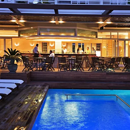 阿斯尼恩酒店 4*