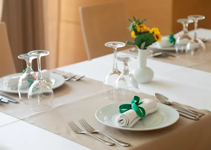 アパートホテル Athineon Rhodes City