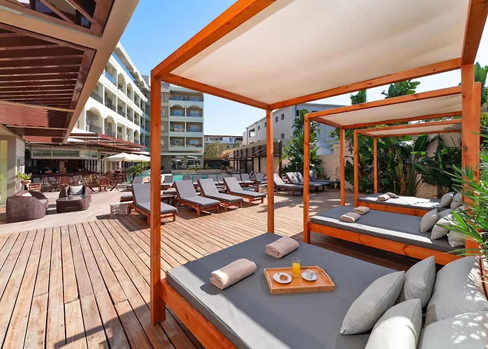 アパートホテル Athineon Rhodes City